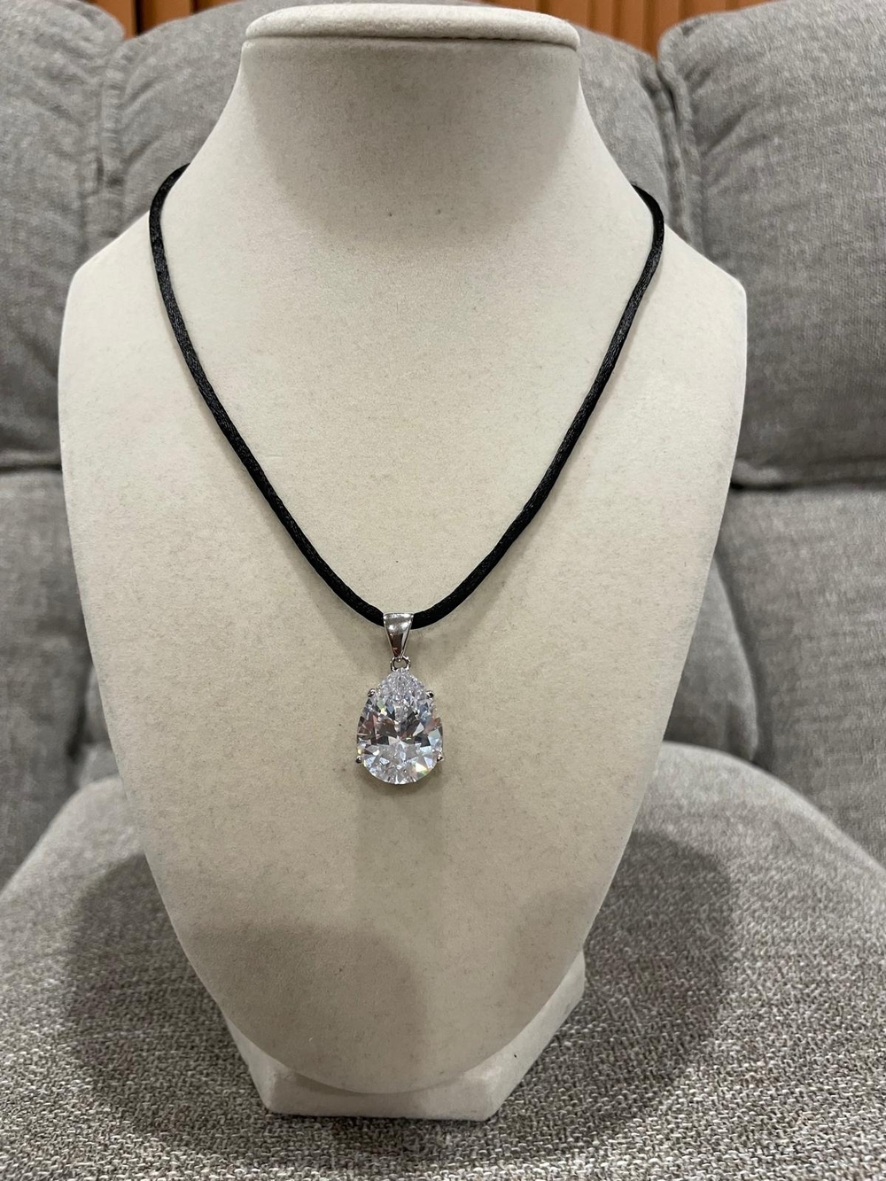 Elegant Teardrop Crystal Pendant Necklace in Black - Unbranded